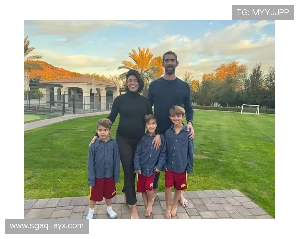 迈克尔·菲尔普斯晒四子女合照，温馨家庭生活引关注